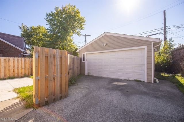 3478 Raymont Boulevard, University Heights, OH 44118