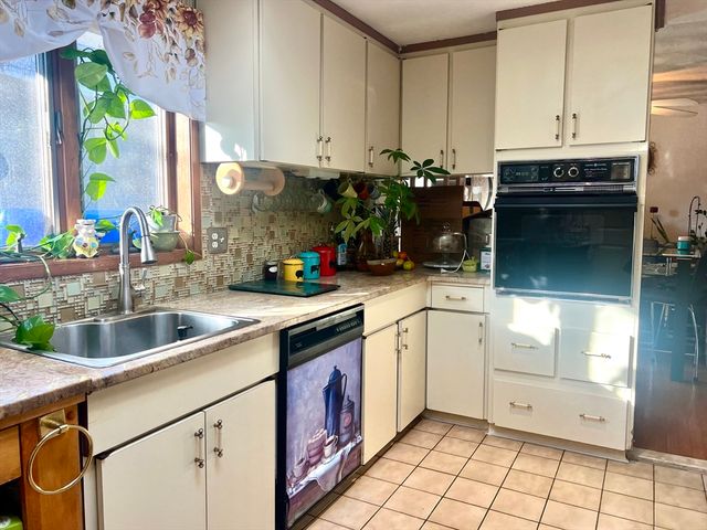 7 Ballydrain Rd, Framingham, MA 01701