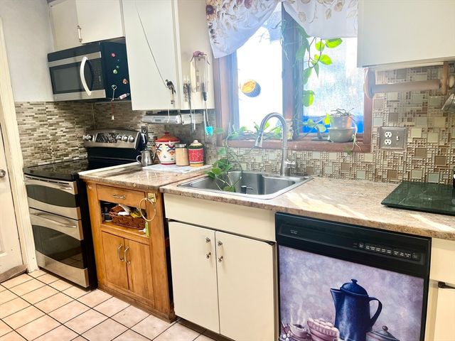 7 Ballydrain Rd, Framingham, MA 01701