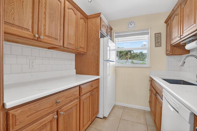 920 South Drive A, Delray Beach, FL 33445