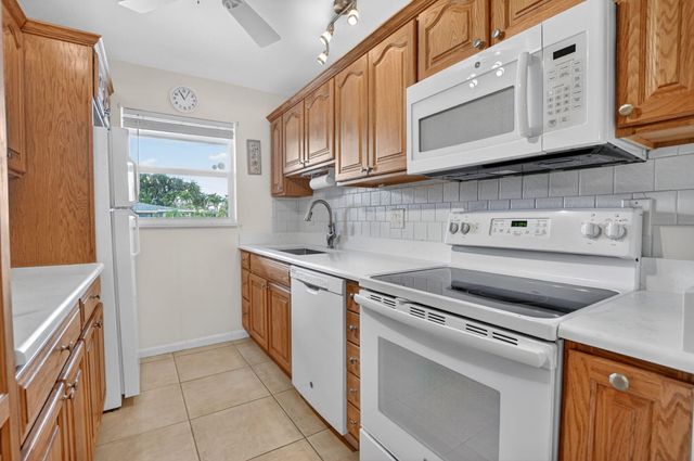 920 South Drive A, Delray Beach, FL 33445