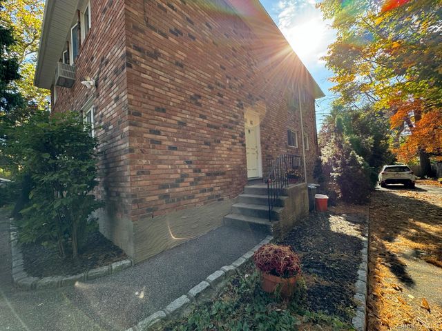 14 Cornwall Lane, Port Washington, NY 11050