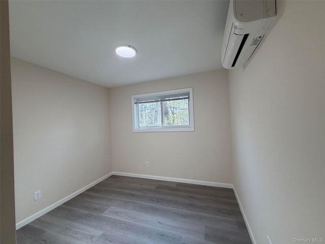 14 Cornwall Lane, Port Washington, NY 11050