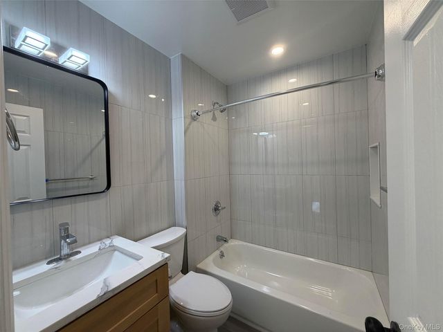 14 Cornwall Lane, Port Washington, NY 11050