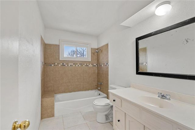 11618 Cherry Street, Kansas City, MO 64114