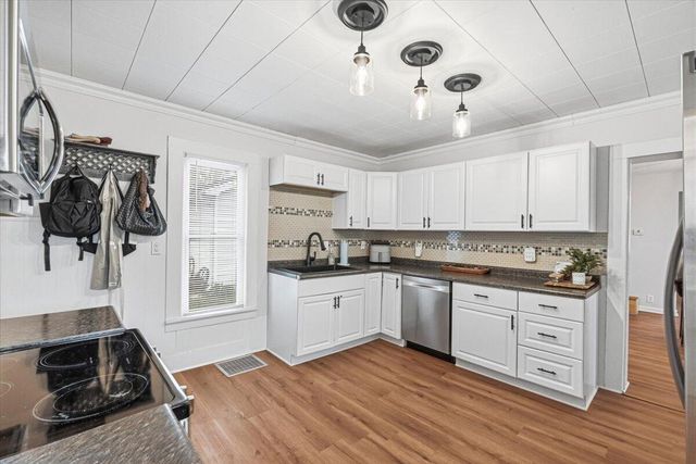 1807 AVENUE D, Council Bluffs, IA 51501
