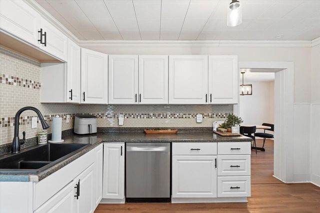 1807 AVENUE D, Council Bluffs, IA 51501
