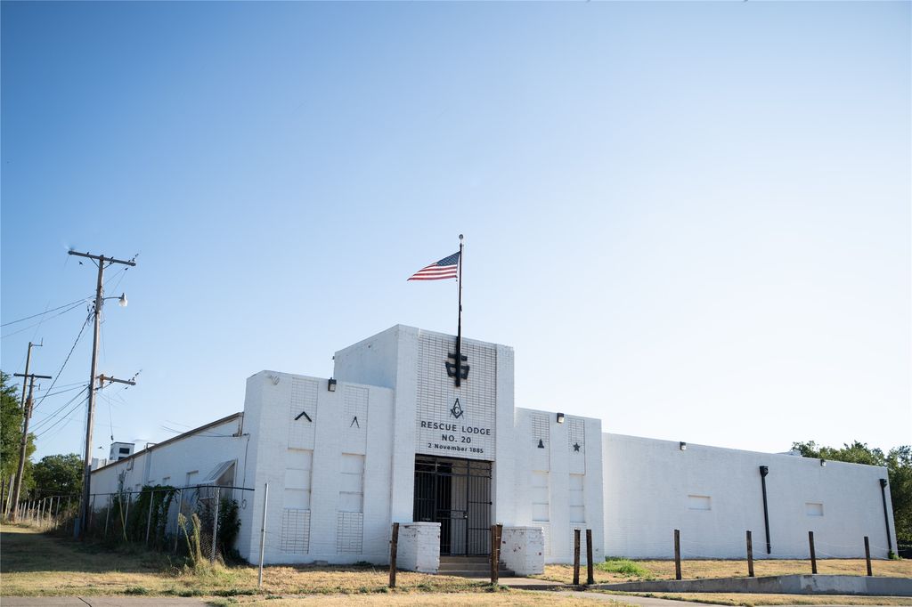 2901 Schwartz Avenue, Fort Worth, TX 76106
