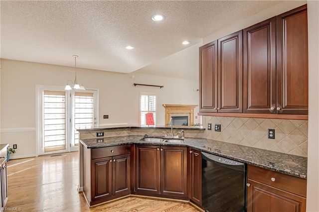 2170 Glen Cove Way, High Point, NC 27265