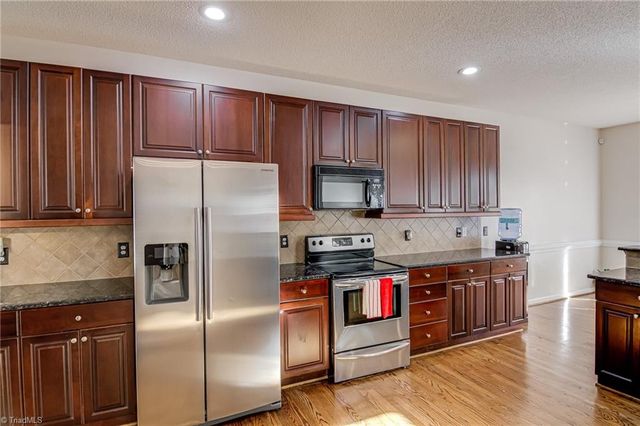 2170 Glen Cove Way, High Point, NC 27265