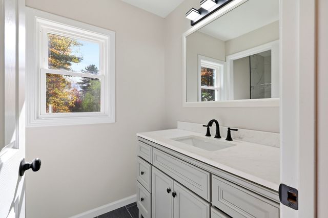 139 E Hill Rd, Brimfield, MA 01010