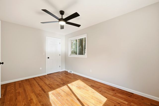 139 E Hill Rd, Brimfield, MA 01010