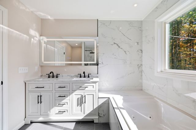 139 E Hill Rd, Brimfield, MA 01010