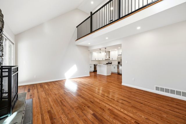 139 E Hill Rd, Brimfield, MA 01010