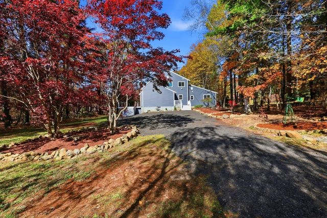 139 E Hill Rd, Brimfield, MA 01010