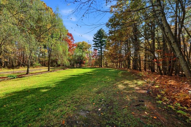 139 E Hill Rd, Brimfield, MA 01010