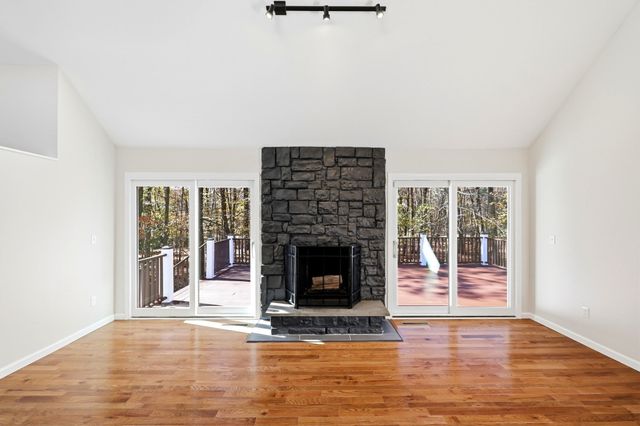 139 E Hill Rd, Brimfield, MA 01010