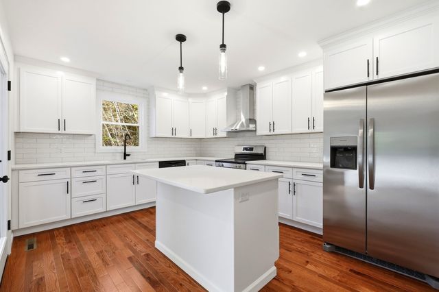139 E Hill Rd, Brimfield, MA 01010