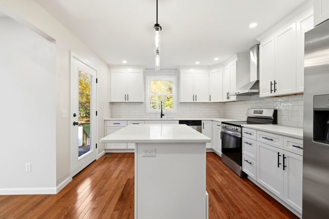 139 E Hill Rd, Brimfield, MA 01010