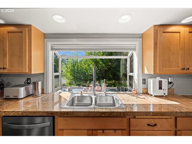 11828 Se KNEE Ct, Happy Valley, OR 97086