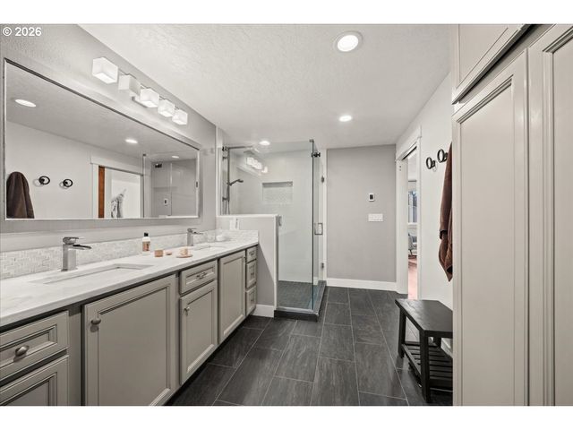 11828 Se KNEE Ct, Happy Valley, OR 97086