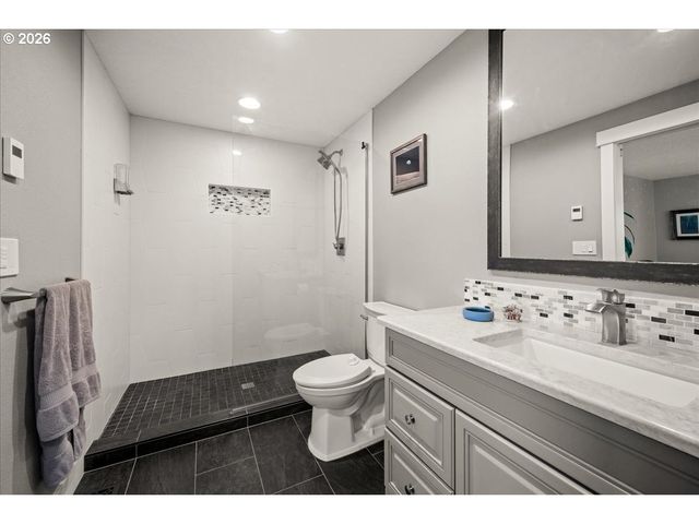 11828 Se KNEE Ct, Happy Valley, OR 97086