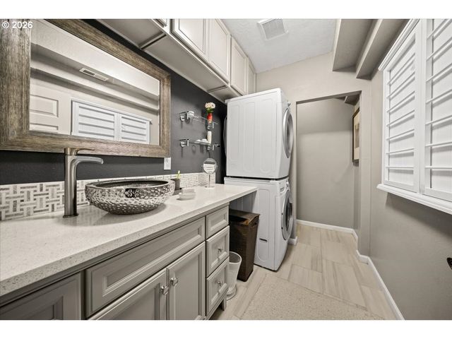 11828 Se KNEE Ct, Happy Valley, OR 97086