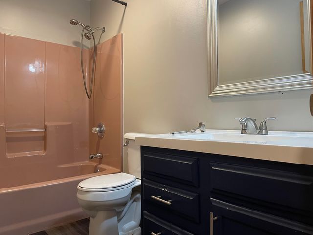 925 W 89th Place, Merrillville, IN 46410