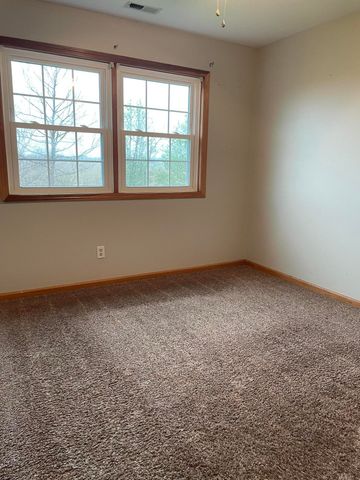 925 W 89th Place, Merrillville, IN 46410