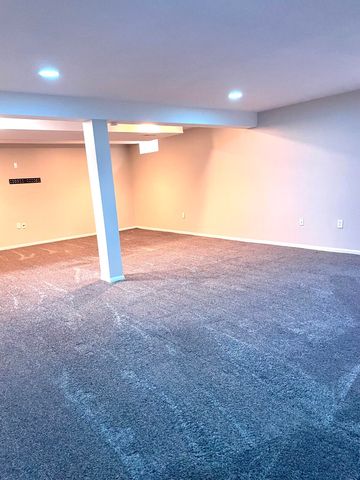 925 W 89th Place, Merrillville, IN 46410