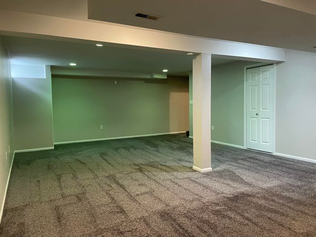 925 W 89th Place, Merrillville, IN 46410