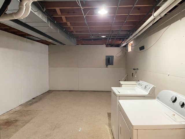 925 W 89th Place, Merrillville, IN 46410