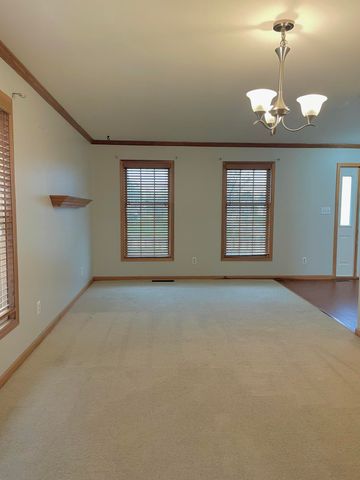 925 W 89th Place, Merrillville, IN 46410