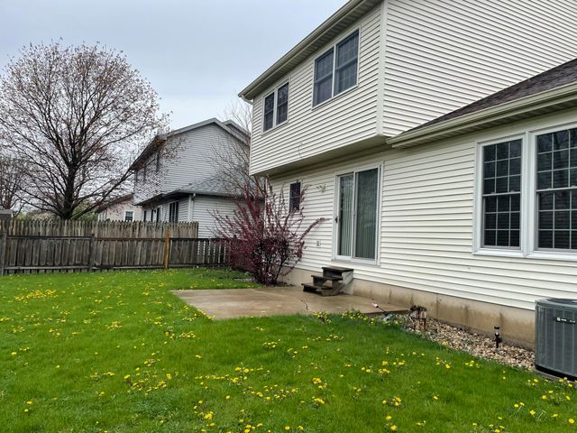 925 W 89th Place, Merrillville, IN 46410
