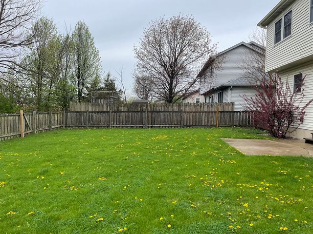 925 W 89th Place, Merrillville, IN 46410