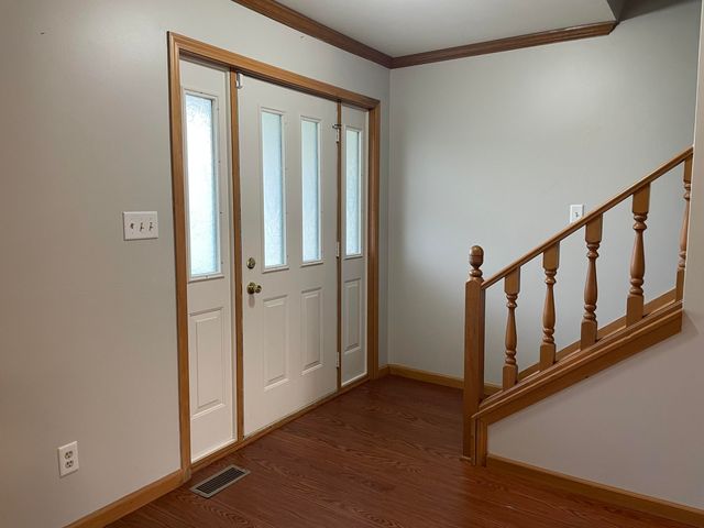 925 W 89th Place, Merrillville, IN 46410