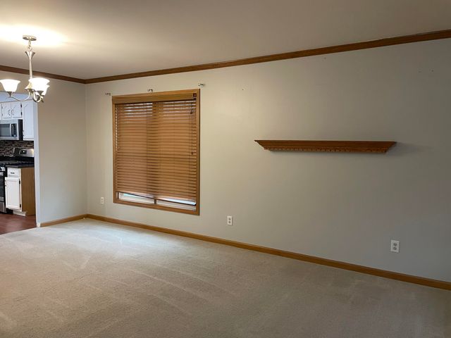 925 W 89th Place, Merrillville, IN 46410