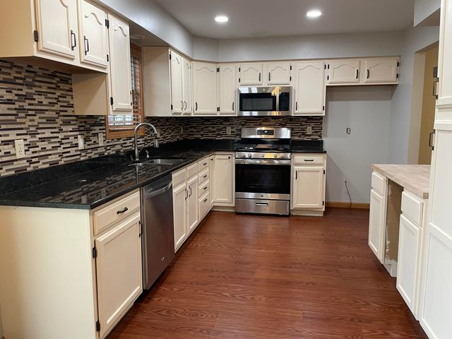 925 W 89th Place, Merrillville, IN 46410