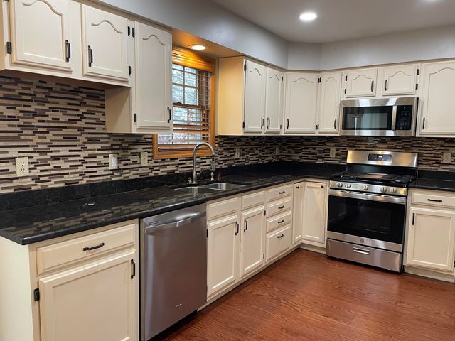 925 W 89th Place, Merrillville, IN 46410