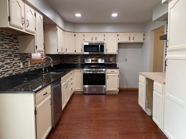 925 W 89th Place, Merrillville, IN 46410