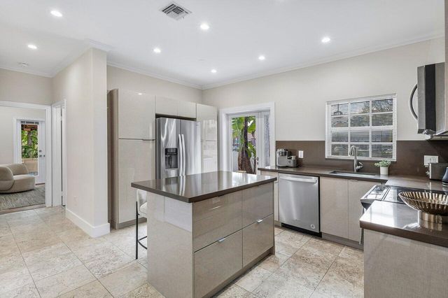 200 NE 2nd Street, Boca Raton, FL 33432