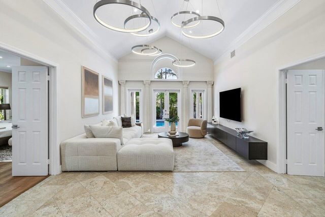 200 NE 2nd Street, Boca Raton, FL 33432