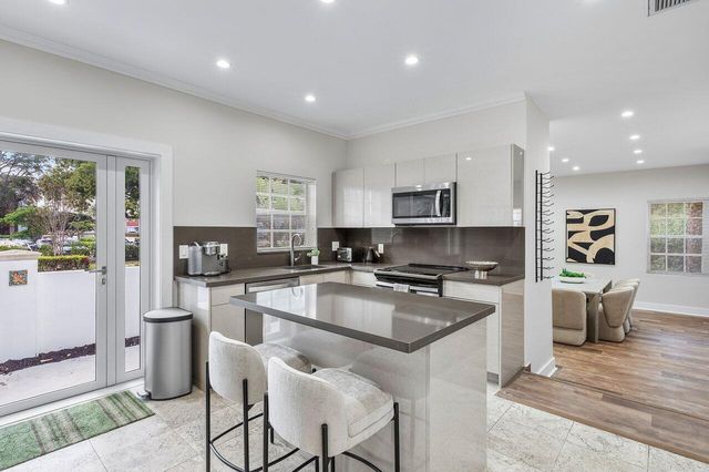 200 NE 2nd Street, Boca Raton, FL 33432