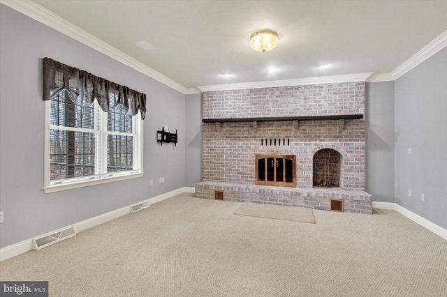 1317 CROWN POINT CT, New Freedom, PA 17349