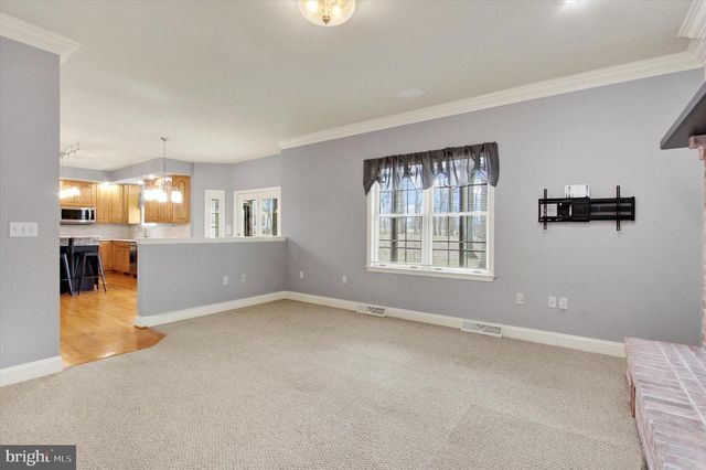 1317 CROWN POINT CT, New Freedom, PA 17349