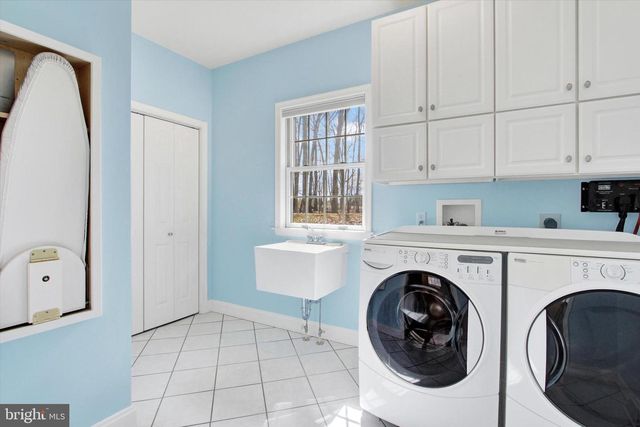 1317 CROWN POINT CT, New Freedom, PA 17349