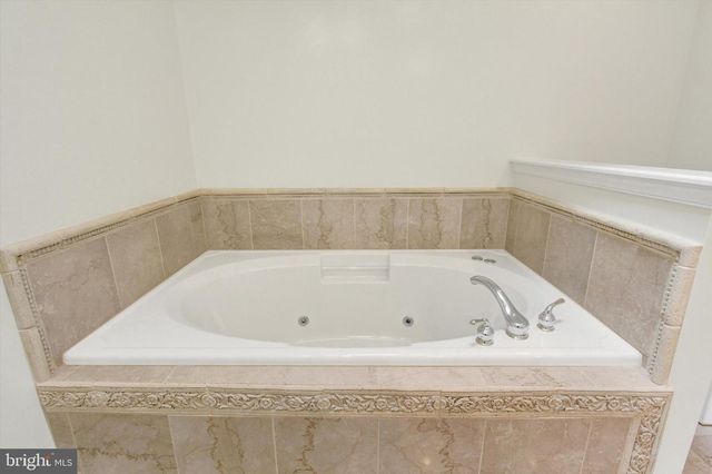 1317 CROWN POINT CT, New Freedom, PA 17349