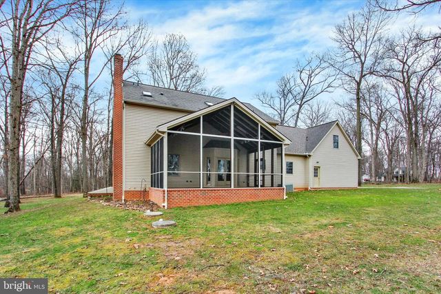 1317 CROWN POINT CT, New Freedom, PA 17349