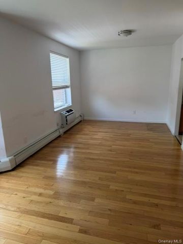 38 Knightsbridge Road 3K, Great Neck, NY 11021