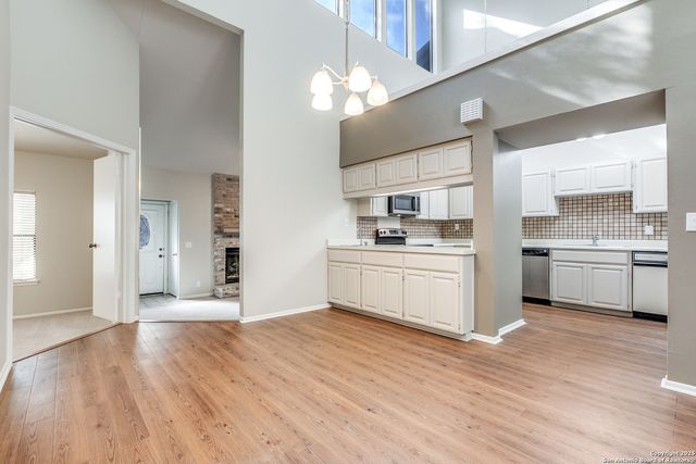 11807 Sunburst St Apt 403, San Antonio, TX 78230